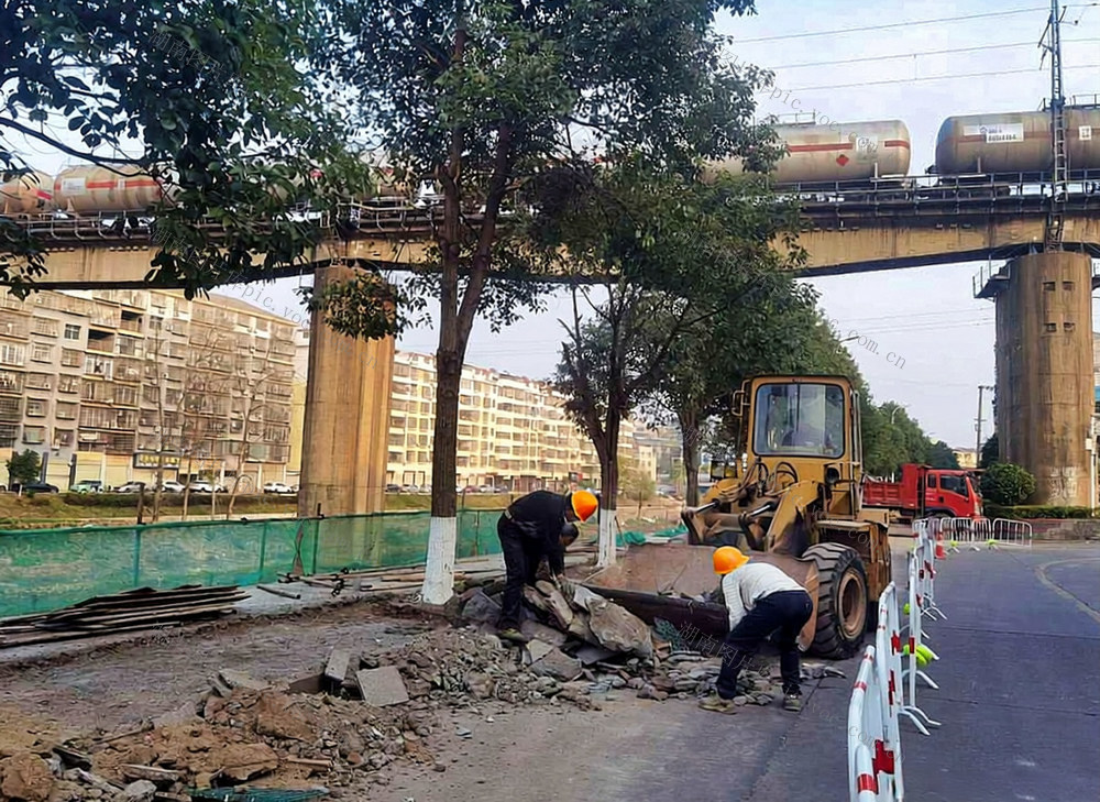 惠民工程施工忙
