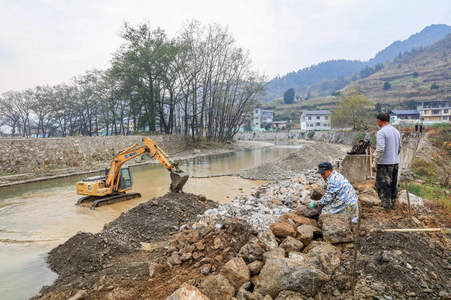 湖南，龙山，冬季，修建，水利，河堤，枯水期，生态，小流域，整治