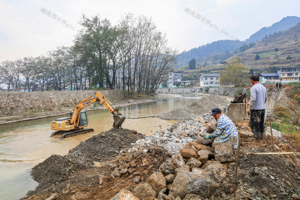 湖南，龙山，冬季，修建，水利，河堤，枯水期，生态，小流域，整治