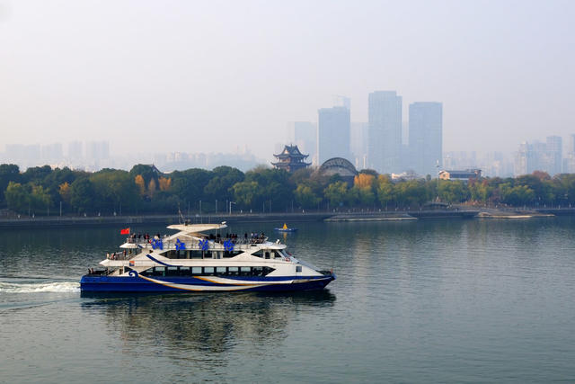 雾漫湘江