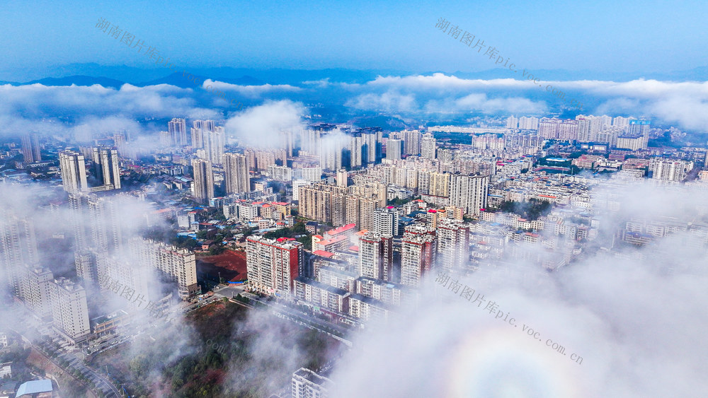 云雾  缭绕  县城  仙境