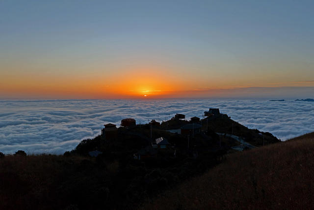 湖南桂东 万洋山 晨 云海 朝阳 木屋