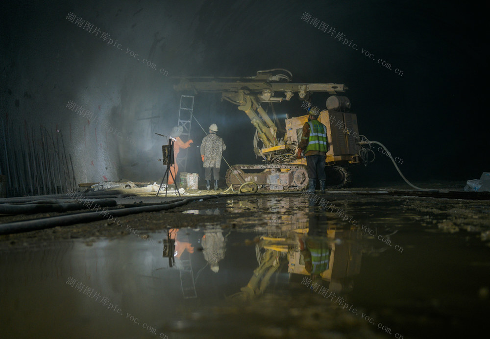 湖南永州：隧道施工忙