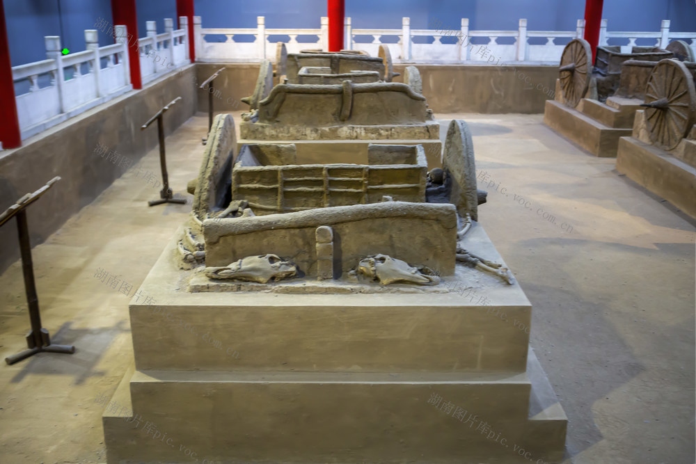 殷墟 甲骨文 古文字 大邑商 青铜器 妇好墓 车马坑 祭祀坑 甲骨窖穴 殷商文化 甲骨文碑林 殷墟宫殿宗庙 世界遗产名录 世界记忆名录 全国重点文物保护单位 中国社会科学院 殷墟文物保护志愿者 历史教育教学 殷商社会礼制 青铜酒器具 祭祀工具 参观学习 考察研究