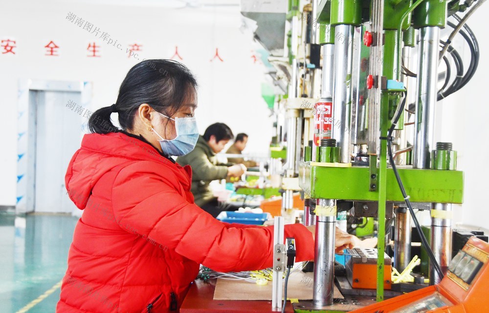 开足马力赶订单