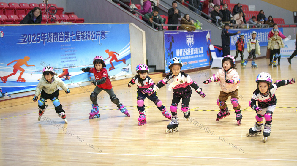 湖南省  第七届轮滑公开赛  郴州  开赛  
  郴州体育训练基地  郴州市文化旅游广电体育局    郴州体育训练基地  篮球馆  轮滑爱好者