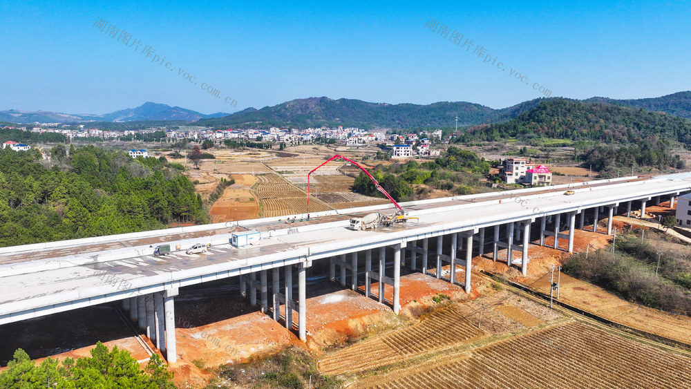 高速  公路  通途  青山  田园