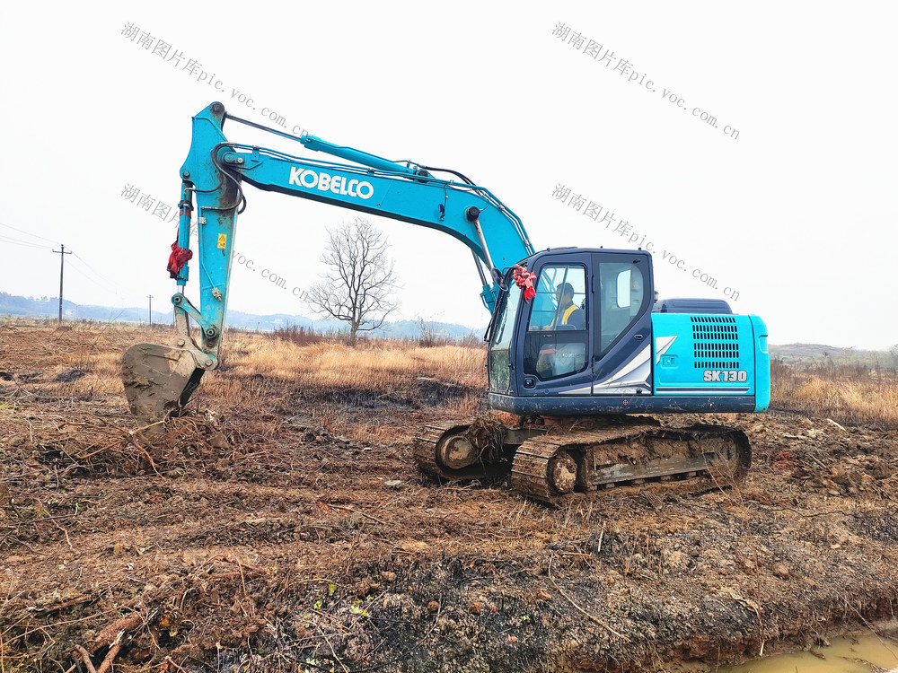 冬闲不闲，开荒造田。