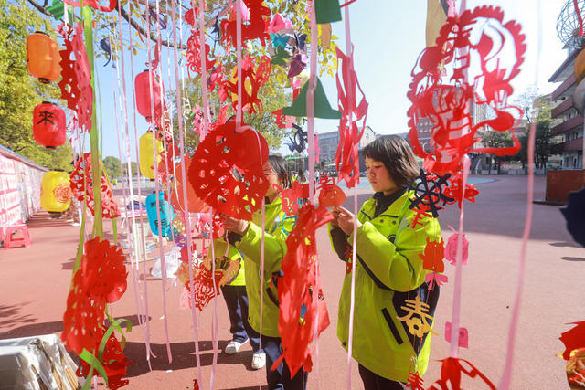 迎元旦活动  书画、剪纸作品布展、麻阳民族中学  美术作品展
