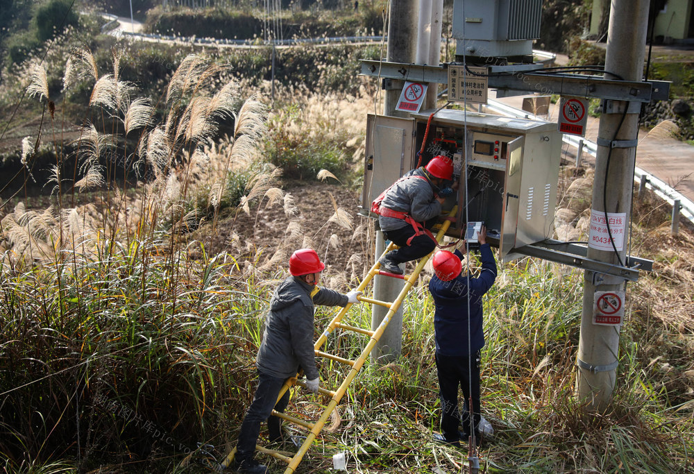 龙山  整改电力 保温暖过冬