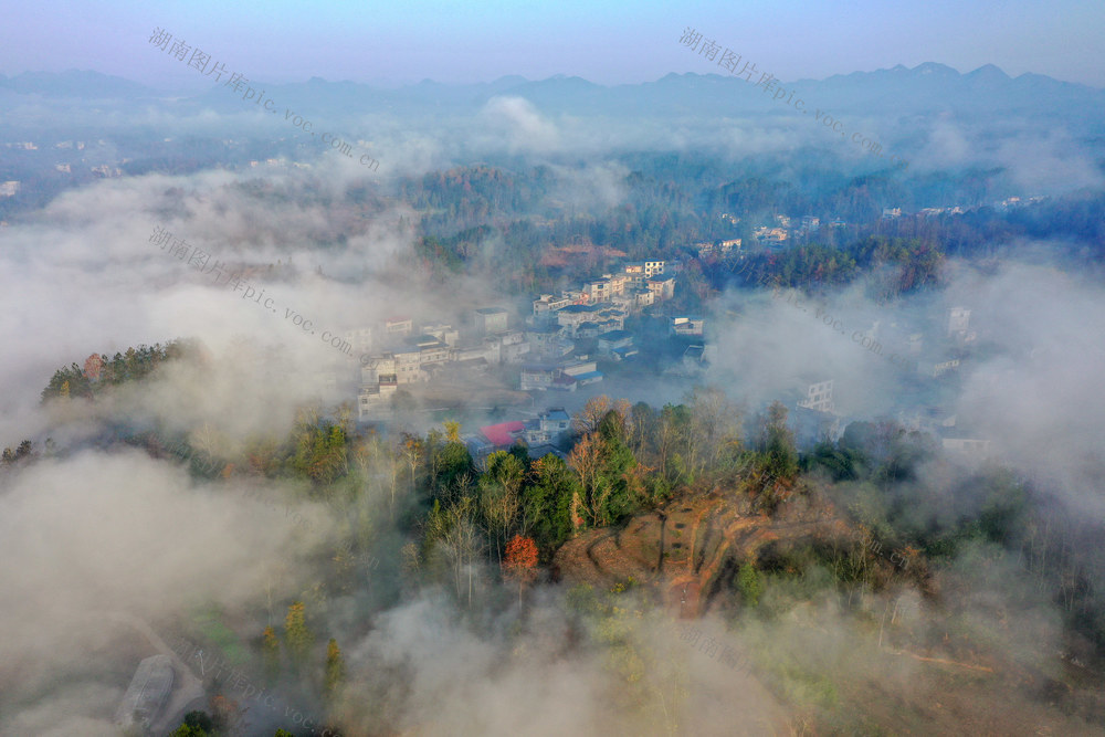 湖南，龙山，晨雾，山村，画卷