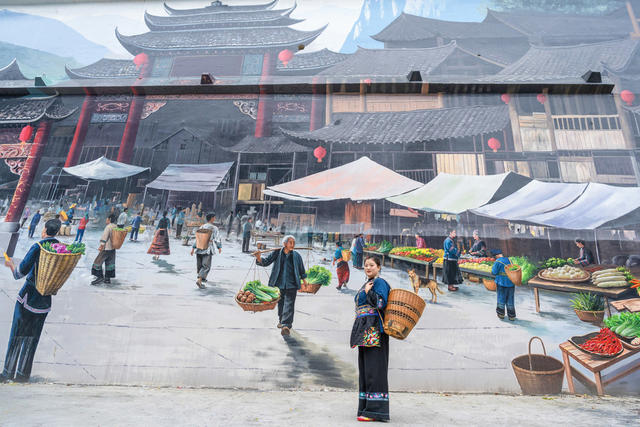 苗族风情墙   民俗文化新景观