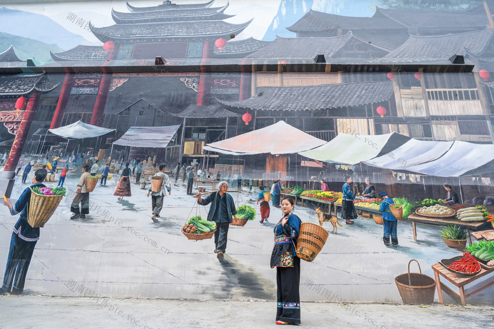 苗族风情墙   民俗文化新景观