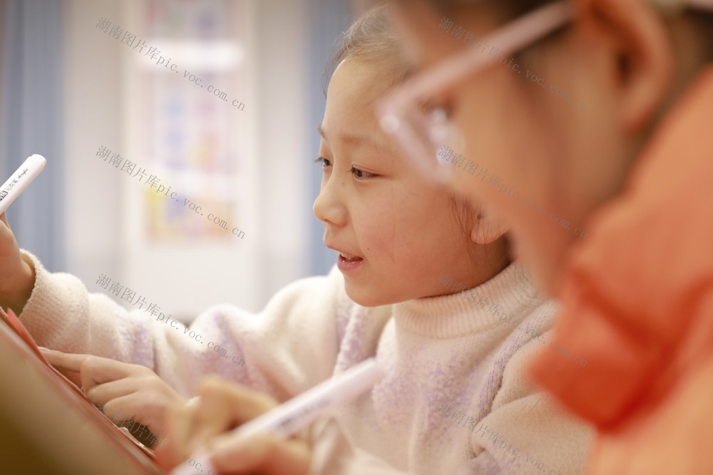 画笔 舞动 迎新年 庆元旦 迎新年