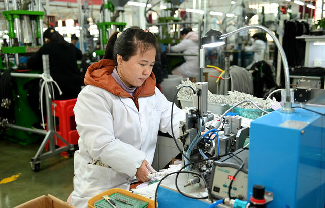 元旦，坚守，岗位，企业，订单，电子，开门红，生产，节假日，工人，经开区，产品，节日，工作，“十五五”开局之年