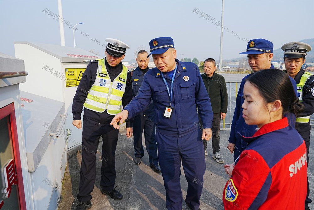 消防 安全 交警 元旦  假期 出行 高速 加油