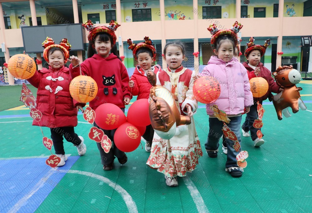    萌娃喜迎元旦