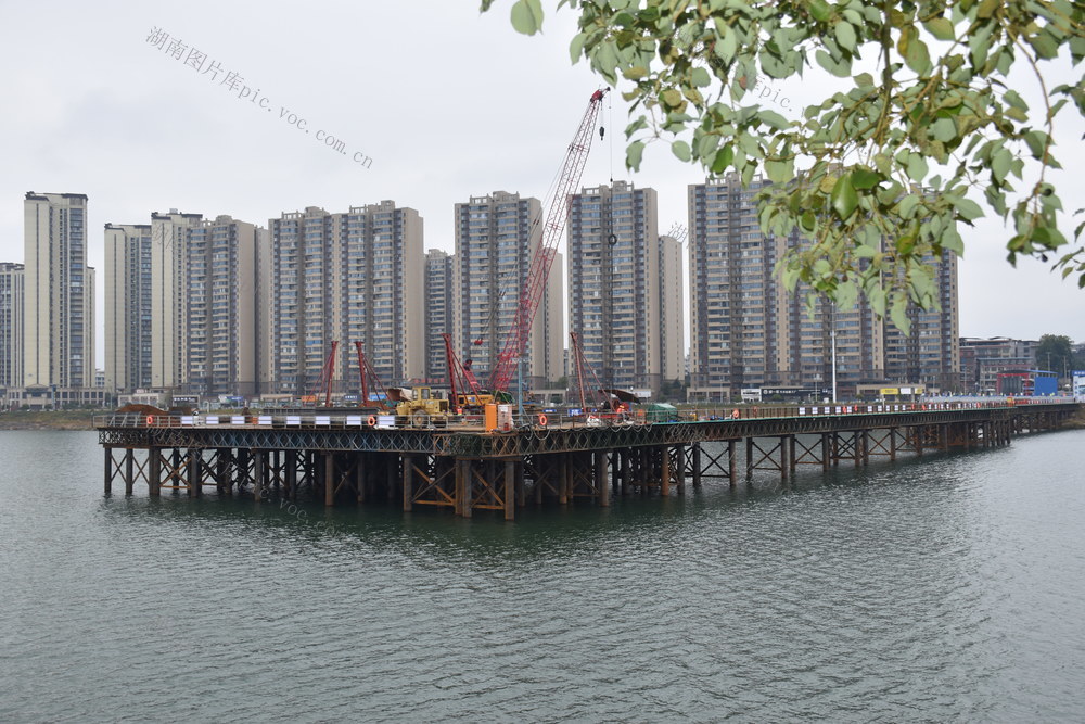 冲刺“开门红”青丰桥元旦施工忙