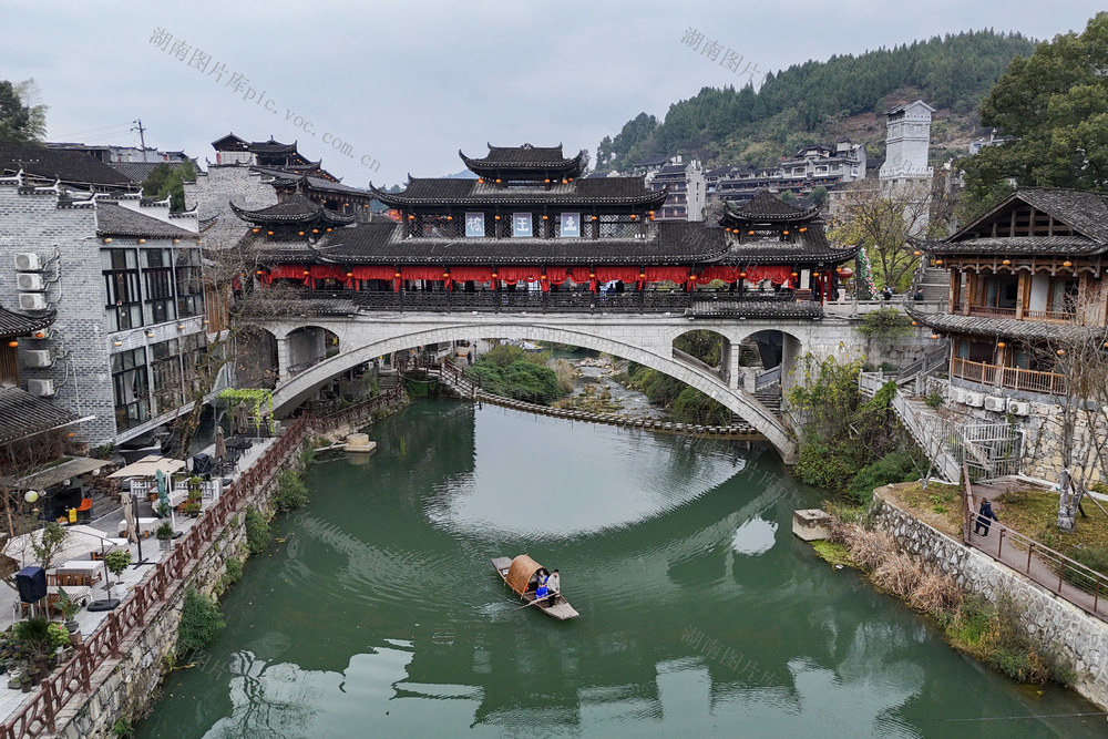 元旦 假期 游客 古镇