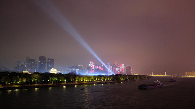 灯火璀璨，夜色美，