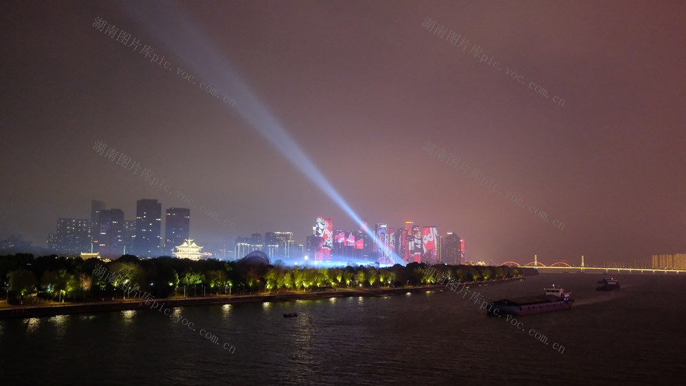 灯火璀璨，夜色美，