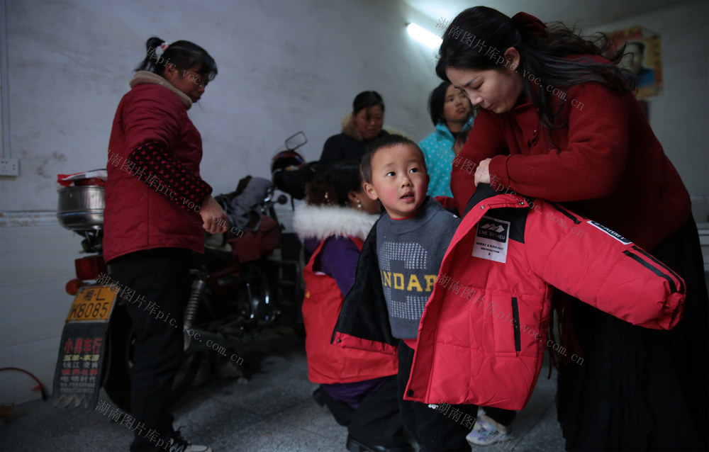 湖南桂东 暖冬 爱 童心