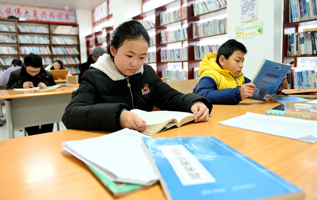 阅读，假日，图书馆，假期生活，书籍，市民，学生，阅览室，书店，书屋