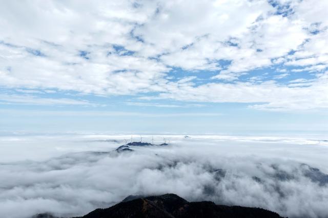 阳明山云海翻涌 蔚为壮观