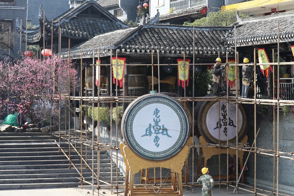 土家族 湘西 苗族 湖南 红梅 盛开 工人 手脚架 诗意 劳作