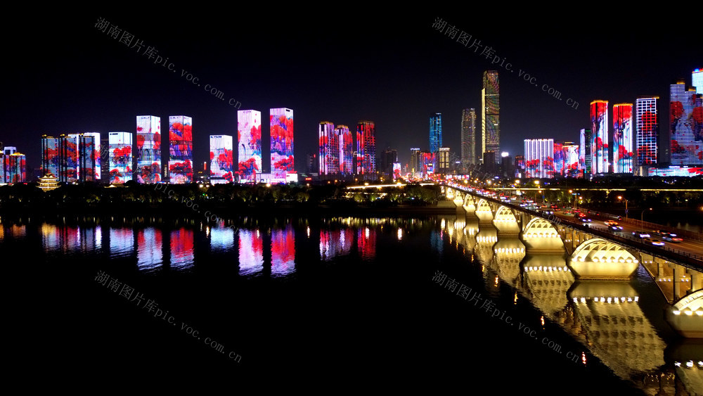 灯火璀璨，湘江两岸