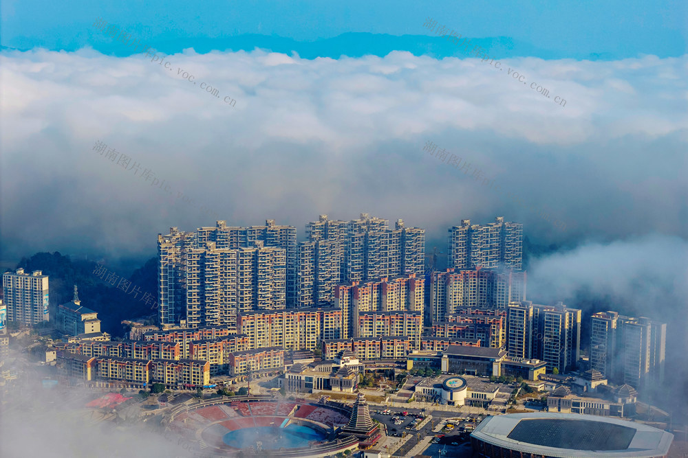 城市 城市建设 雾 冬日 侗乡
