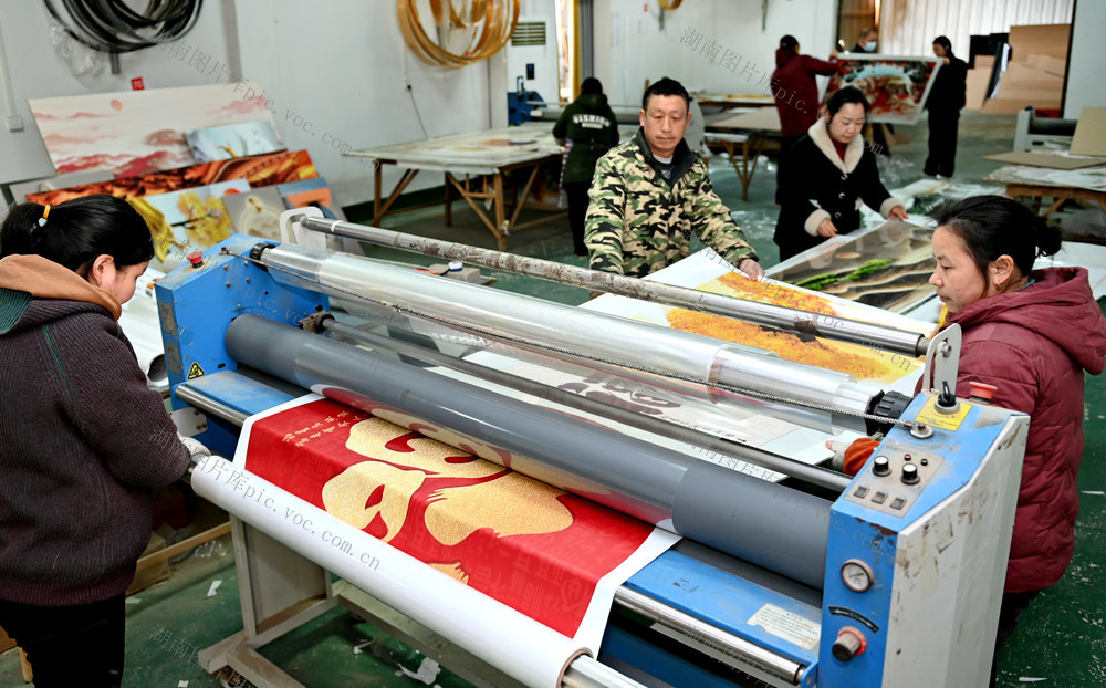 年画  印刷 生产 企业 工艺品 年货 市场 春节 订单 工人  马年