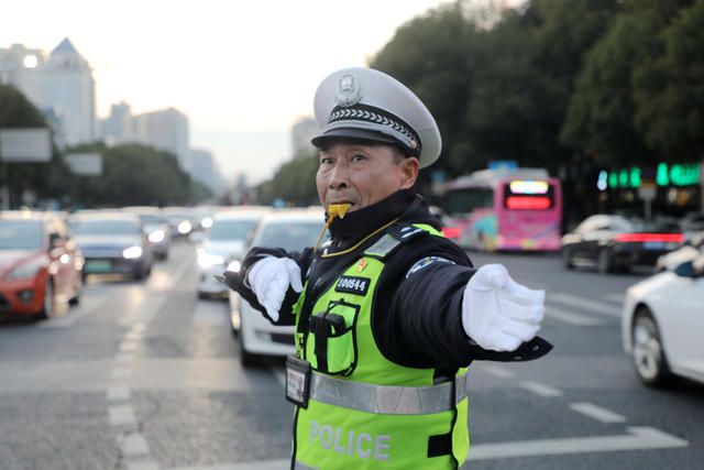 口哨哥 最后一岗 交警 