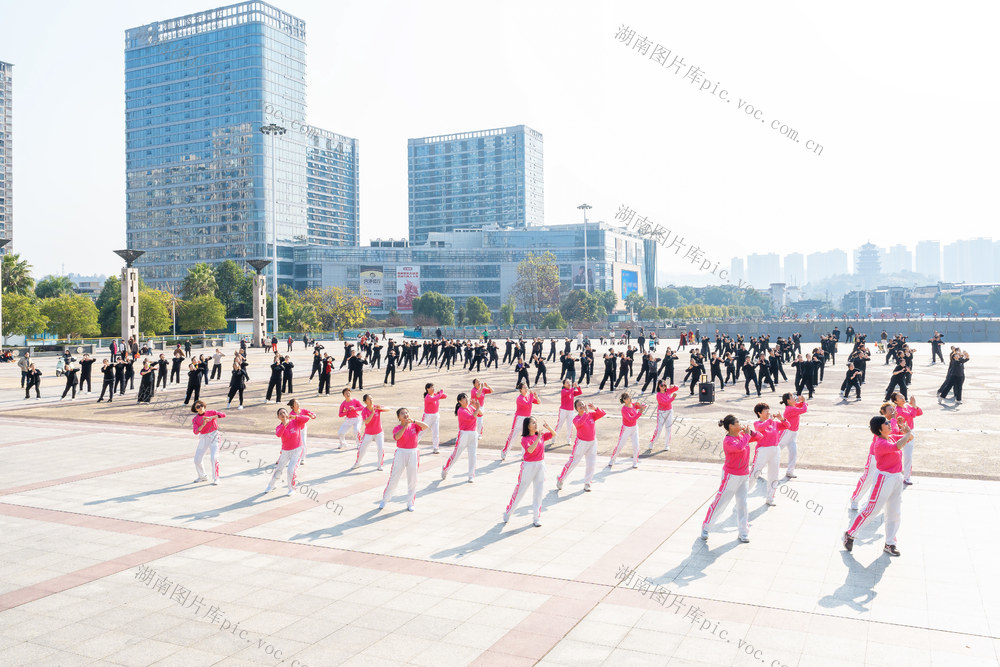 广场舞培训   丰富市民文体生活