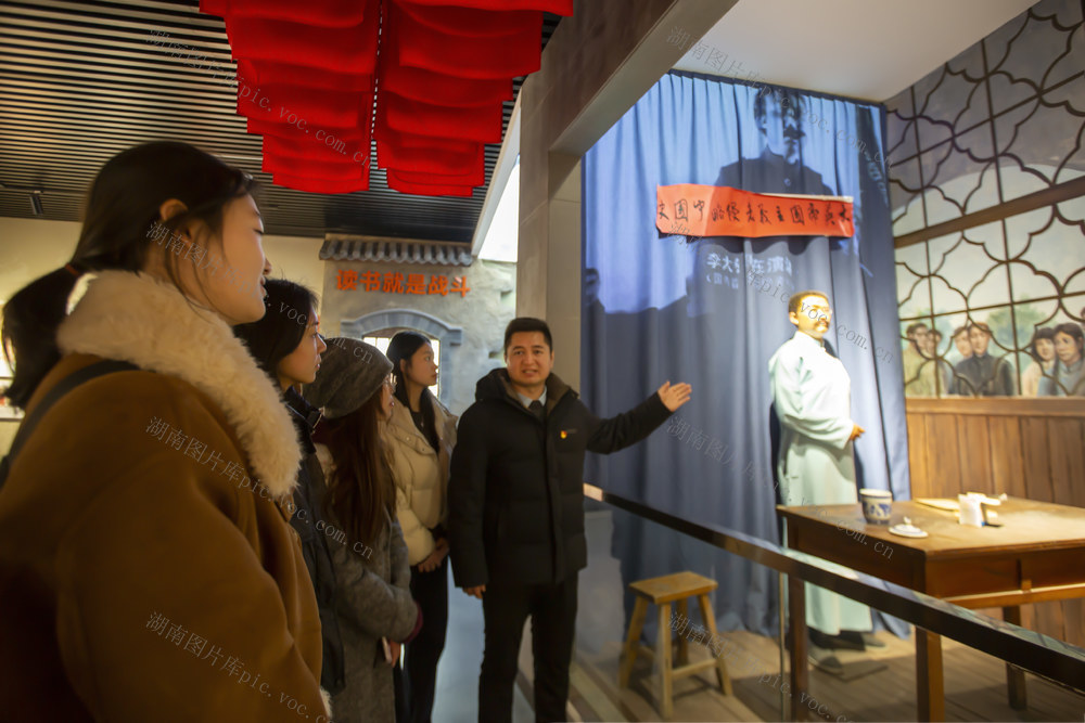 河南大学 校史馆 李大钊 革命足迹 口腔医学院  大一学生 参观学习