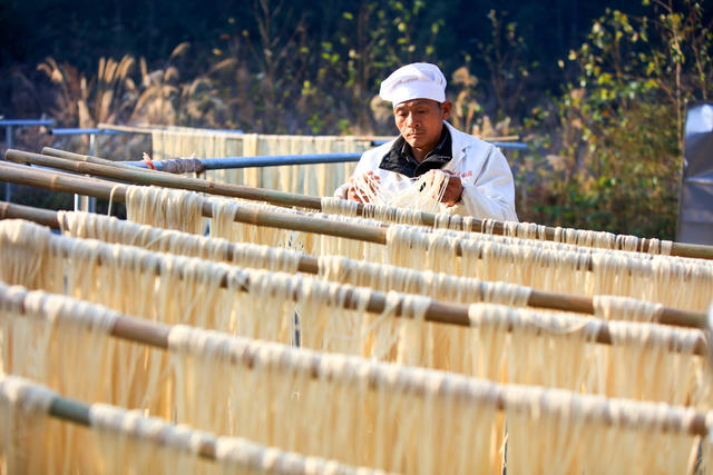 湖南，龙山，红薯粉，手工，加工，制作，晾晒，市场