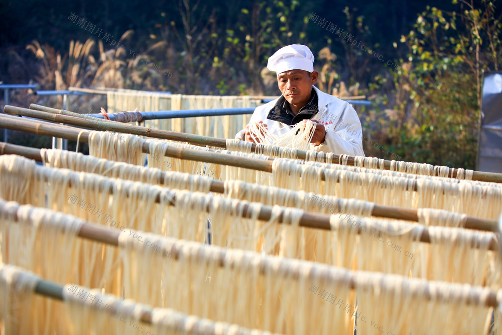 湖南，龙山，红薯粉，手工，加工，制作，晾晒，市场