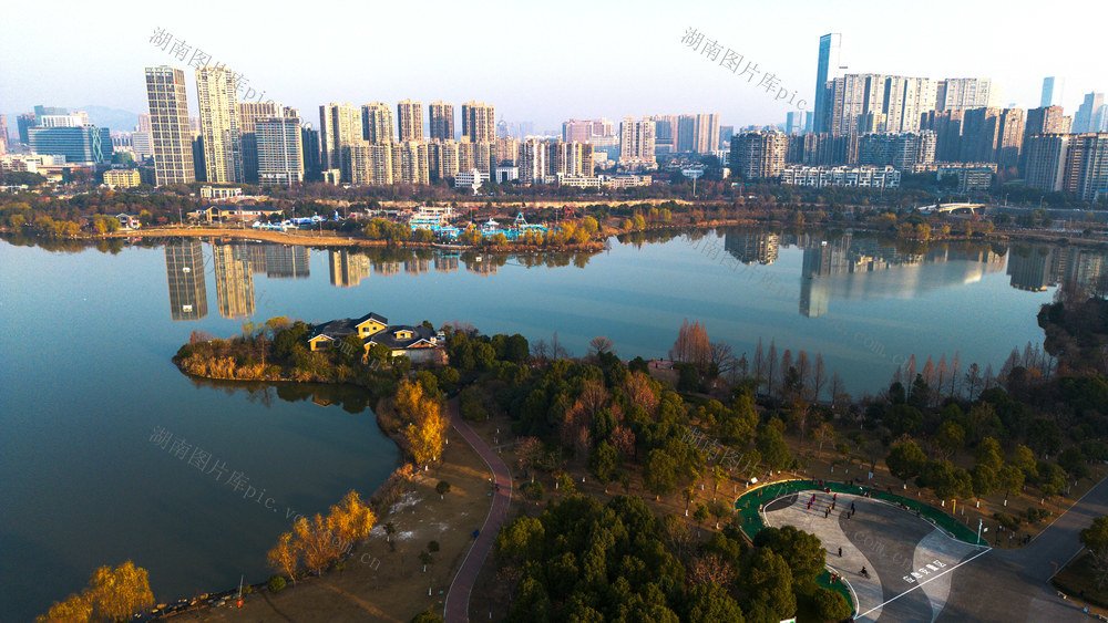 西湖公园冬景如画