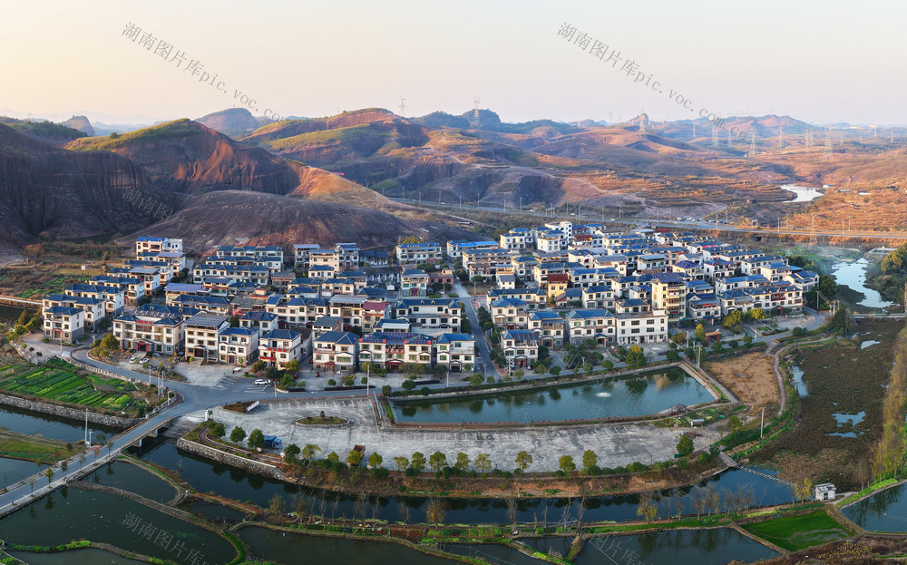 资兴：美丽乡村绘画卷