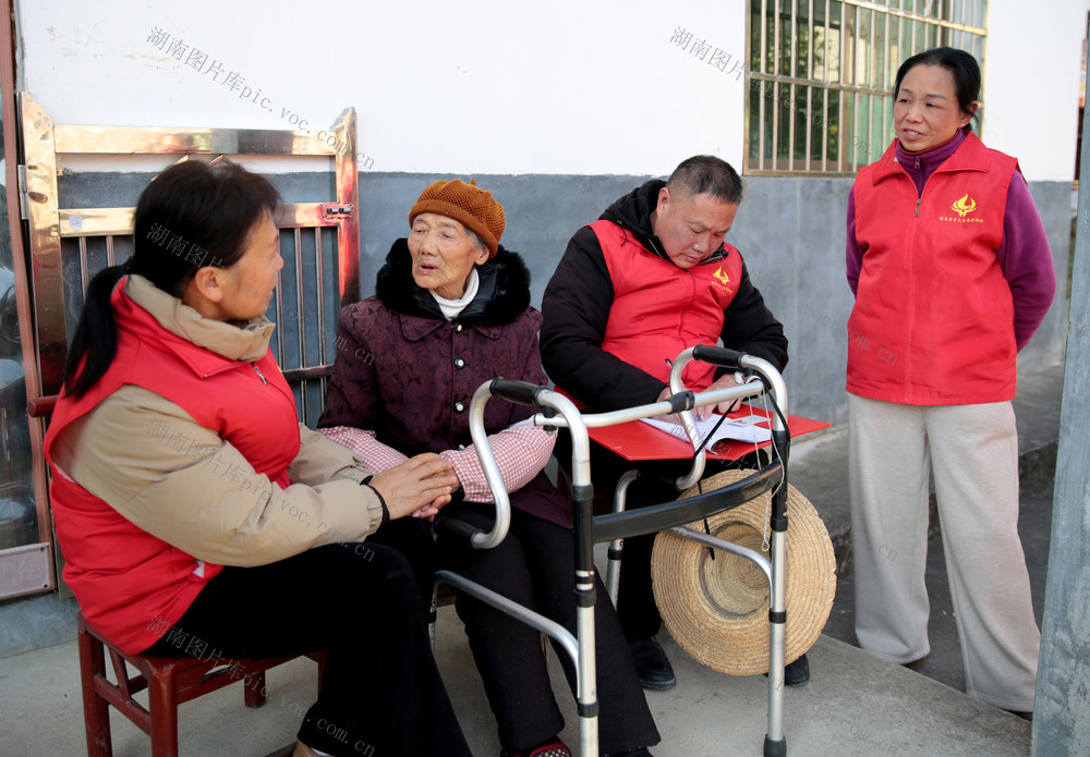 湖南桂东听民声 备新春  暖 慰问
