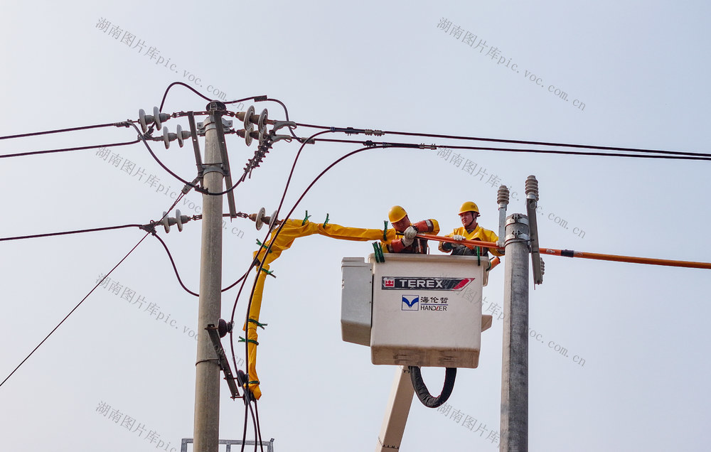 电力  施工  带电  作业  保供电