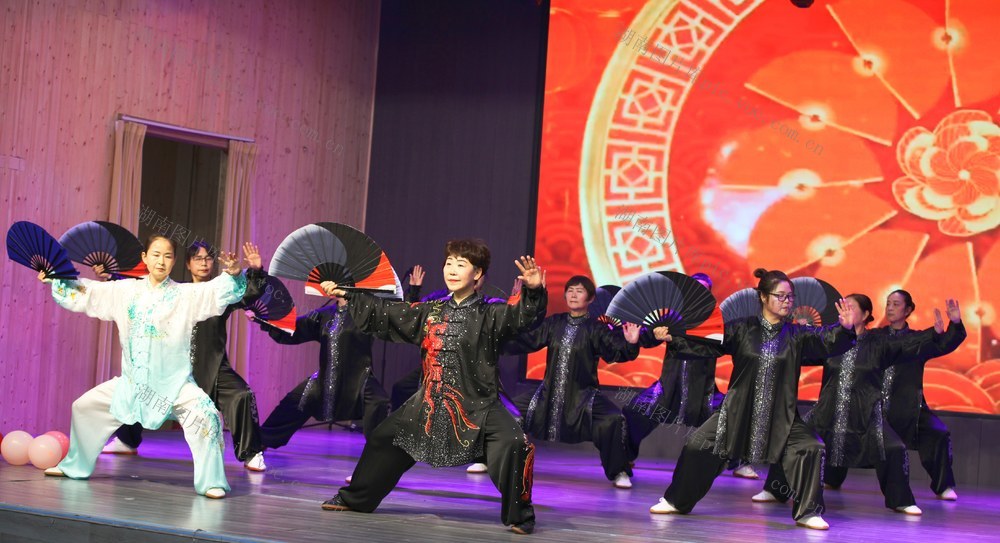 怀化联合上演太极神功