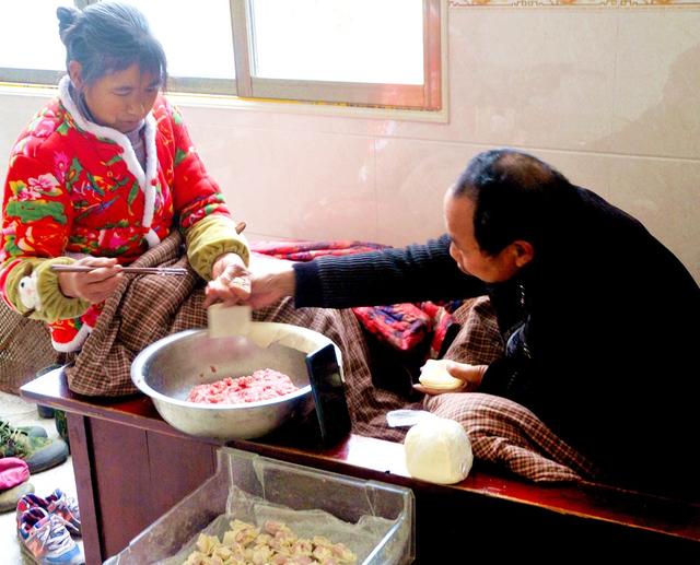 饺子 村民 庆祝