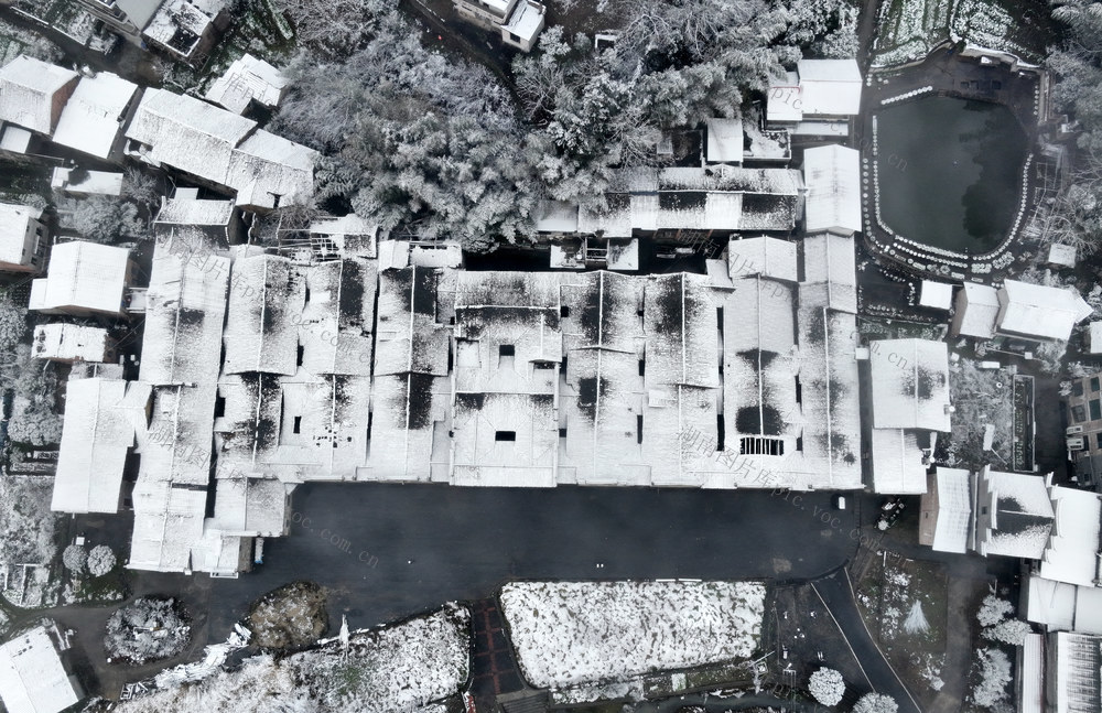 古村 寒潮天气 下雪 美景