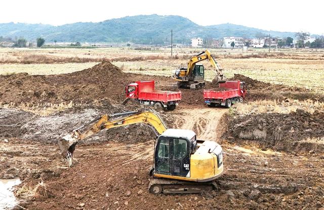 推进高标准农田建设
