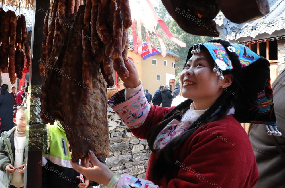       乡村集市年味浓