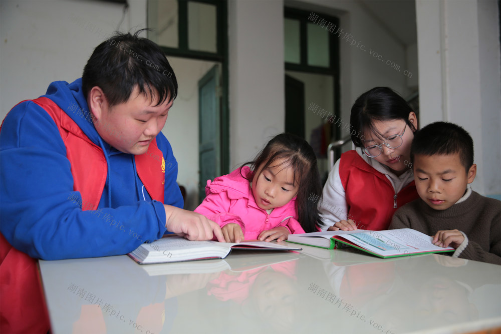 湖南桂东 冬日暖阳 童心 陪伴 志愿者