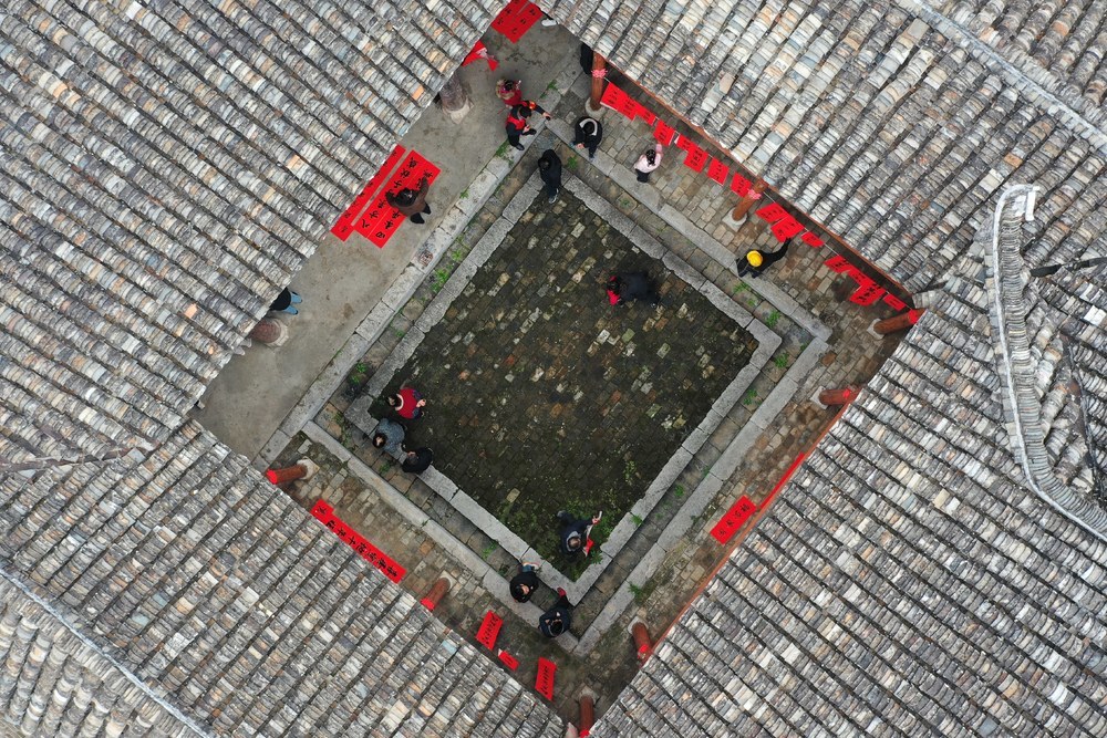 湖南新田：送春联 迎新年