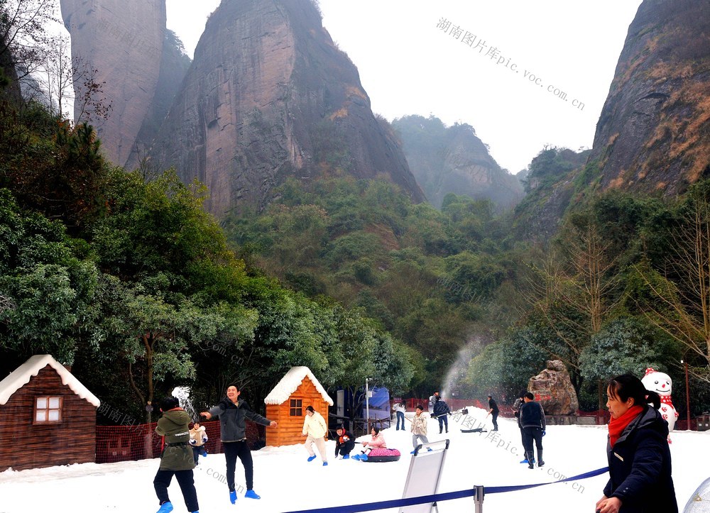 游客 滑雪  乐趣