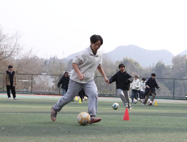    快乐足球度寒假